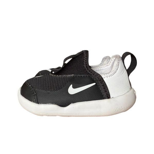 Nike | Black & White Sneakers | 3 Infant
