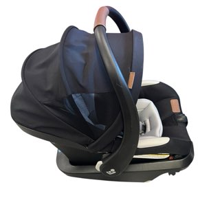 MaxiCosi | Infant Car Seat and Base | Expires 4/31