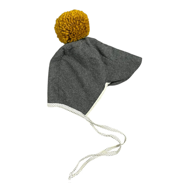 Pom Pom Bonnet