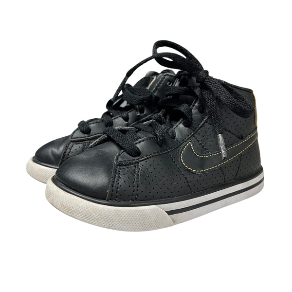 Nike | Black & Gold Sneakers | 8 Child