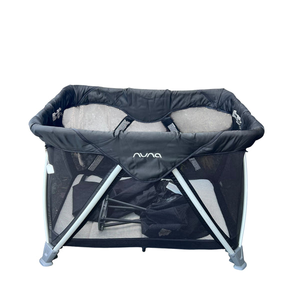 Nuna Pack and Play w/ Infant insert