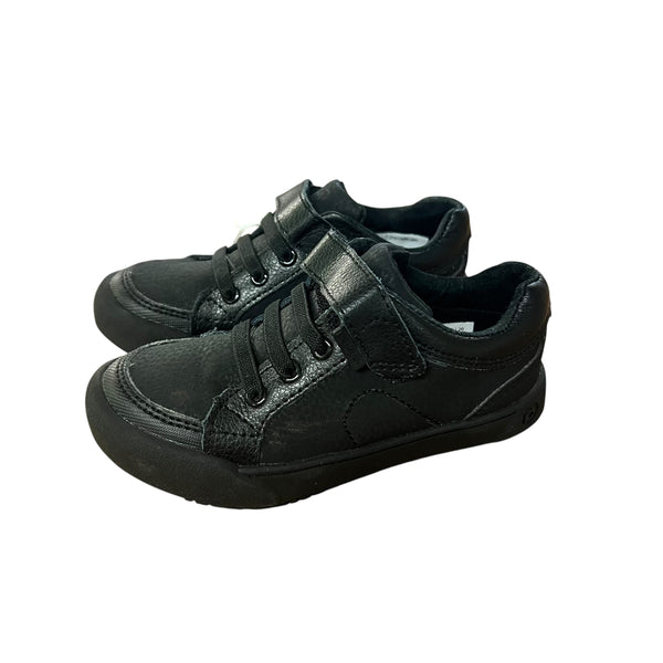 Pedipad | Black Sneakers | 9.5 Child